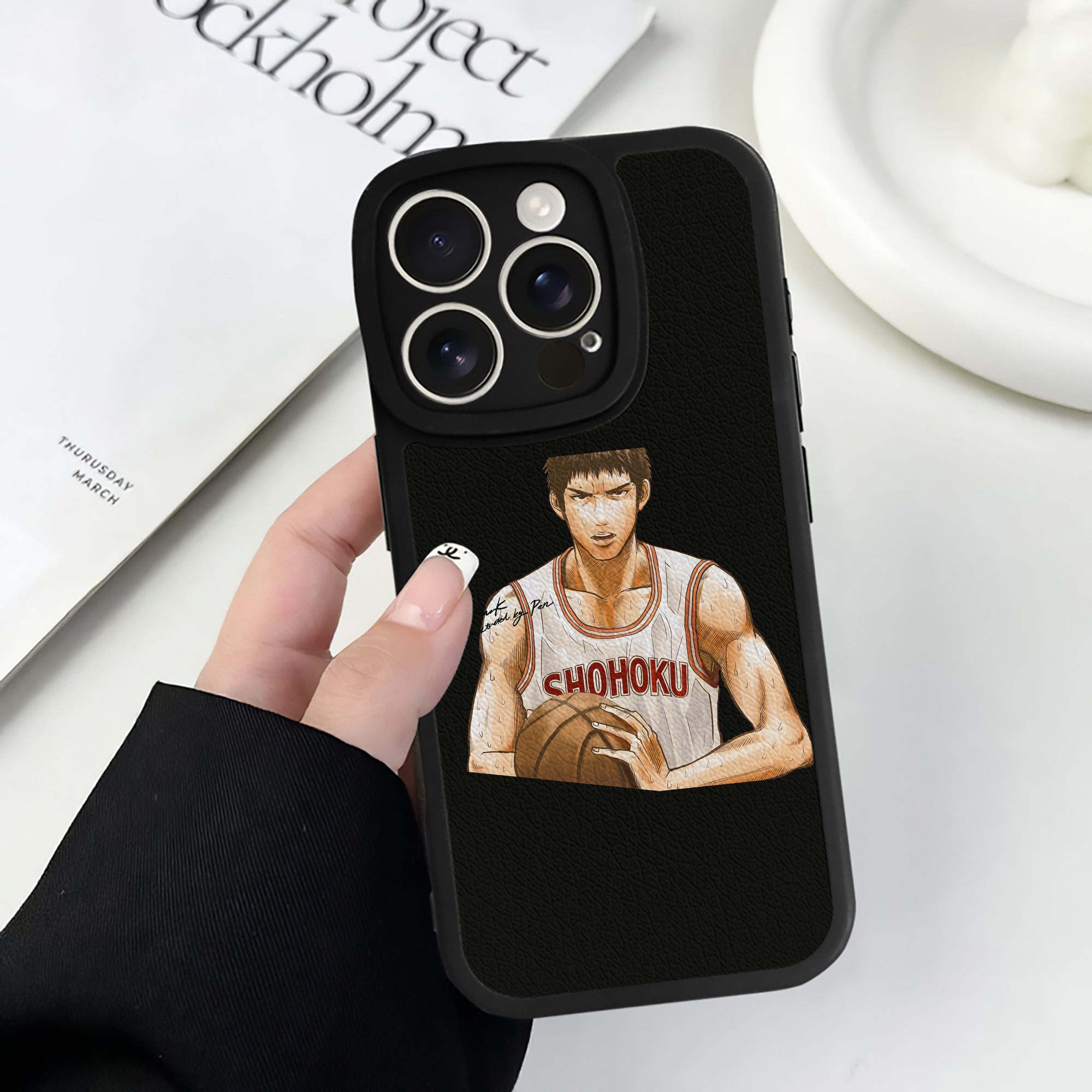 （画像用） SLAM DUNK／スラムダンク 【iPhone 16シリーズ対応】シリコンスマホケース（レザー調） 材質：シリコン